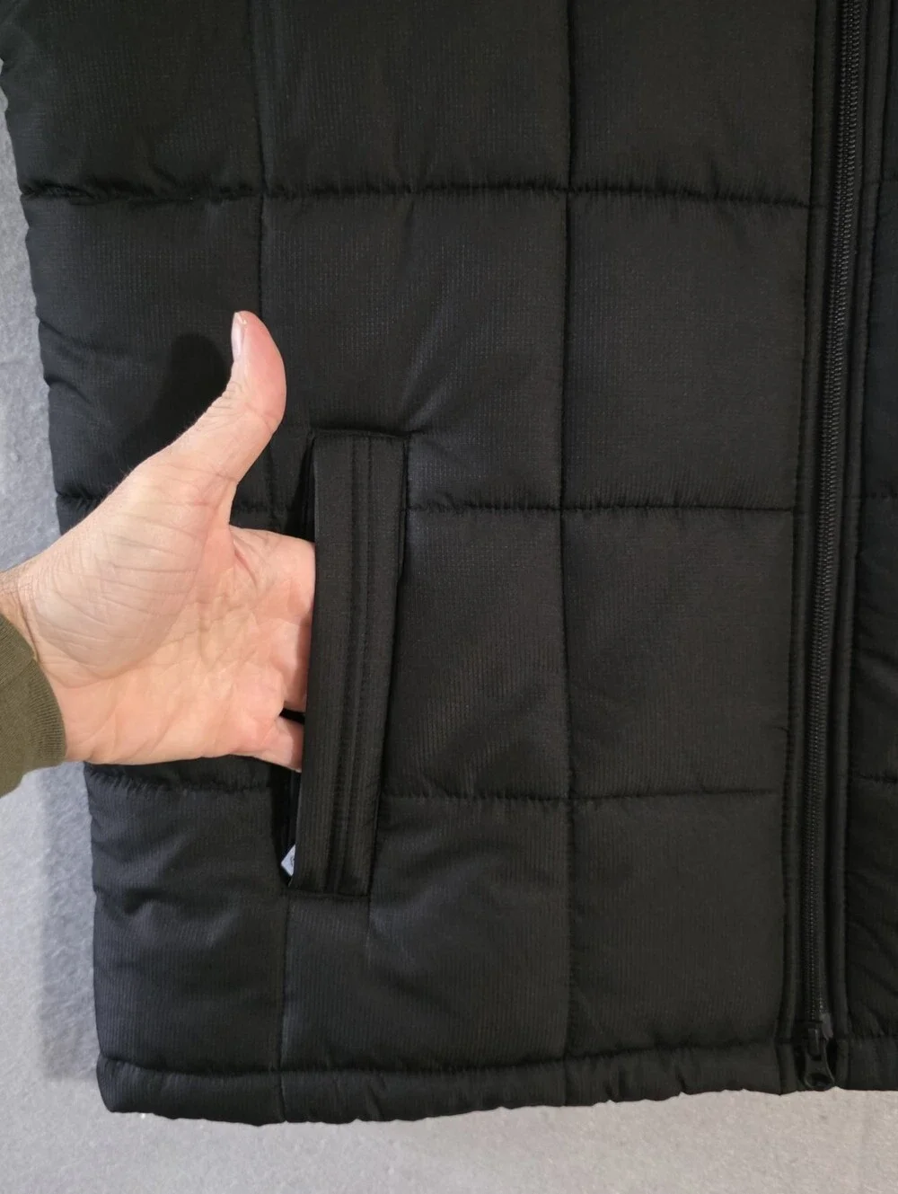 NWOT Ariat Mens Black Crius Insulated Quilted Puffer Vest 10011523 Size Large